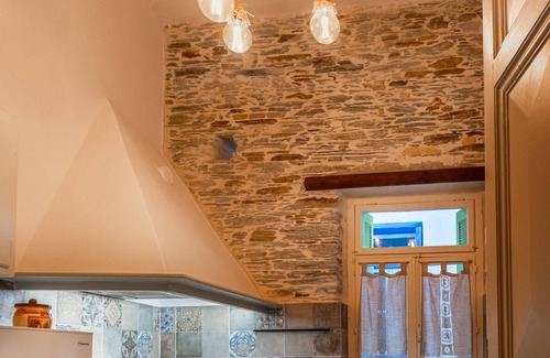 Paleopolis House | A charming retreat with timeless beauty