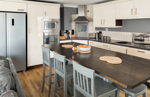 Wisbech Cottage | A charming riverside cottage in Upwell, accommodating up to 10 guests.