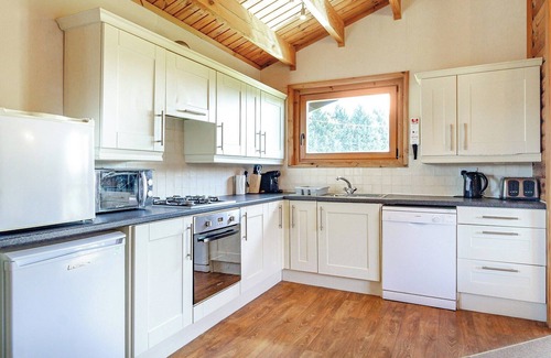 Scunthorpe Cabin | A charming three bedroom lodge with a master bedroom with a double bed served by an en-suite shower