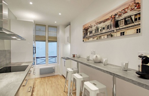 8th Arrondissement Apartment | A Chic 2-BDR in the Champs Elysées