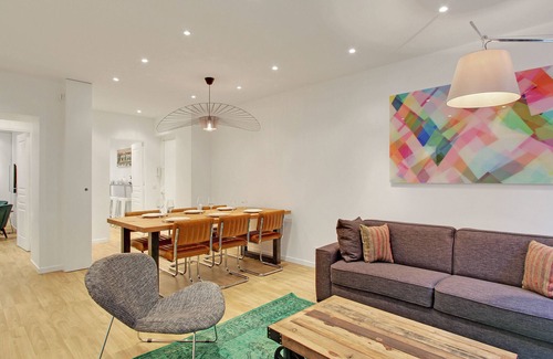 8th Arrondissement Apartment | A Chic 2-BDR in the Champs Elysées
