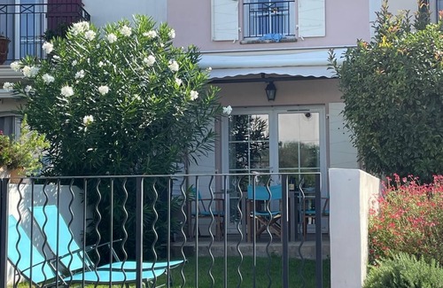 Aigues-Mortes Villa | A chic and comfortable 2 bedroom villa and mooring in private marina development
