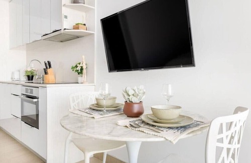 Bondi Beach Apartment | A Chic Beach Studio, 5min stroll to Bondi Beach