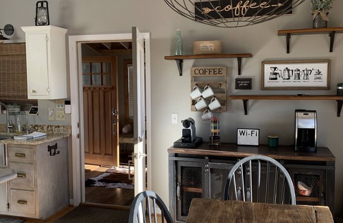 Fleetwood House | A Chic Mountain Retreat! 30 Minutes from Appalachian State!