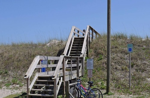 Surf City House | A Coastal Retreat - Charming 4BR Home with Great Outdoor Space