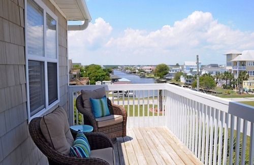 Surf City House | A Coastal Retreat - Charming 4BR Home with Great Outdoor Space