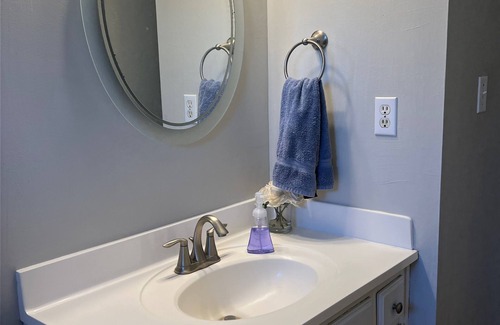 Lee's Summit House | A comfortable quiet place