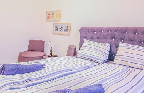 Liesing Apartment | A comfortable, well-located Elite Apartment LV5 b