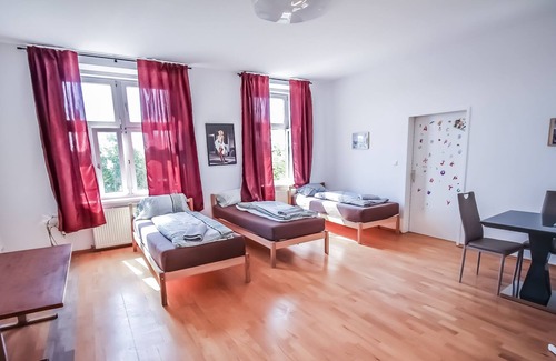 Liesing Apartment | A comfortable, well-located Premium Apartment LV8