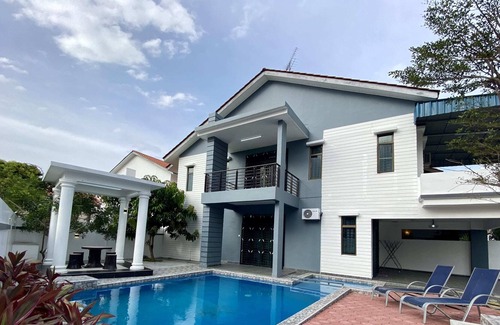 Tebrau House | A Comfy & Cozy 4BR Home with Private Pool