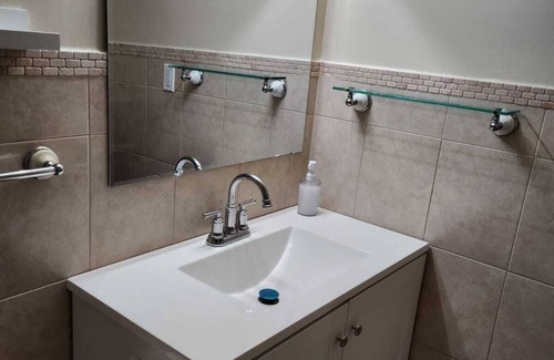 West Hollywood House | A comfy getaway home near the beach and too many amenities