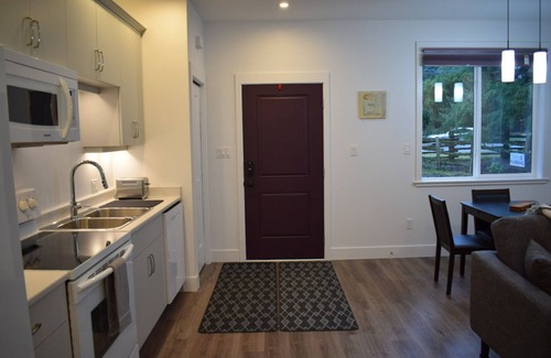 Regional District of Nanaimo Apartment | A complete self contained one bedroom apartment.