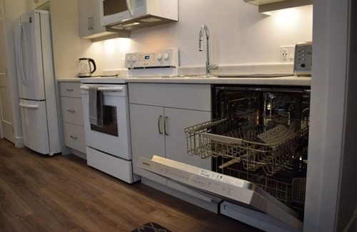 Regional District of Nanaimo Apartment | A complete self contained one bedroom apartment.