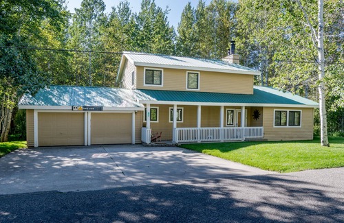 Sun Valley House | A comtemporary home that is great for families & large groups just 6 miles North