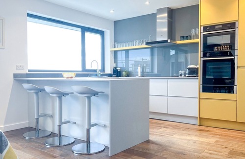 Llanstadwell Cottage | A contemporary spacious recently renovated large family holiday home in Llanstadwell Pembrokeshire