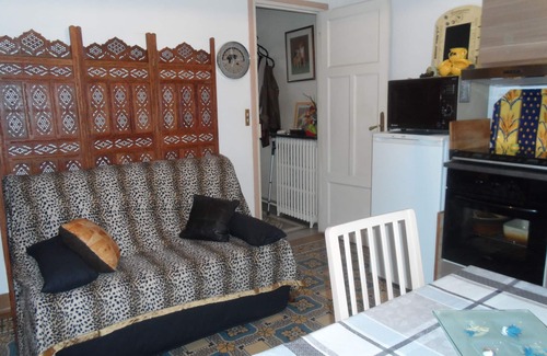 Maisons-Alfort Apartment | A corner of greenery near Paris & Metro