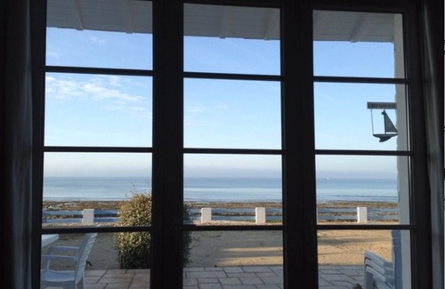 Jard-sur-Mer House | A corner of Paradise . feet in the water