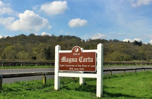 Old Windsor Cabin | A Cosy cabin retreat - 5 mins away from Windsor and 10 mins from Legoland.