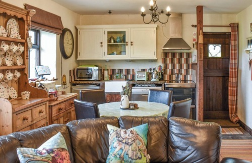 Worton Cottage | A cosy cottage with spectacular views and optional hot tub.