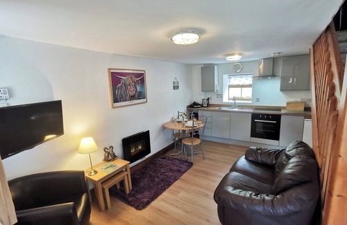 Alston Cottage | A cosy retreat for couples, and includes a four poster bed.