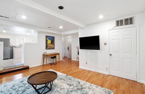 The Gate House | A Cottage in Downtown STL. Sleeps 10