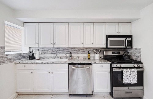 The Gate House | A Cottage in Downtown STL. Sleeps 10