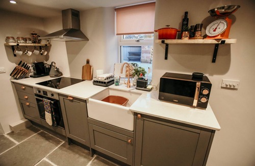 Whitbeck Cottage | A cottage that sleeps 2 guests in 1 bedroom