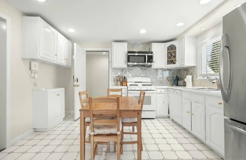 Black Rock Historic District House | A Courtland Escape - 3bedroom - Perfect for a Family Stay. Welcome