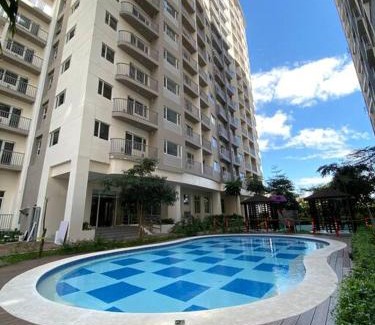 Las Pinas Apartment | A Cozy 1 Bedroom Unit with a Parking at South Residences SM Southmall