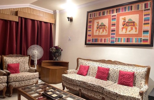 Shimla Apartment | A cozy 2 bhk, drive in, private apartment very close to the main Mall