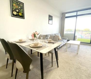 Rockdale Apartment | A Cozy 2B2B Apartment near Airport & Train Station