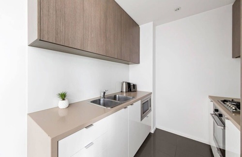 Southbank Apartment | A Cozy 2BR Apt with Yarra Views, FREE Parking