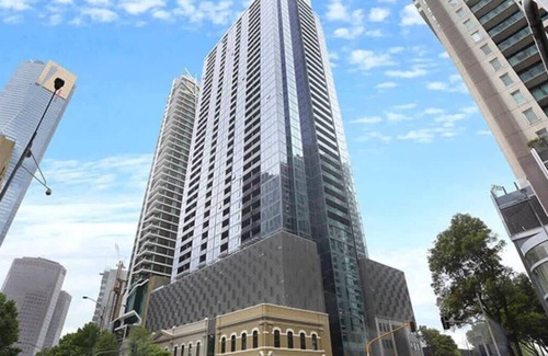 Southbank Apartment | A Cozy 2BR Apt with Yarra Views, FREE Parking