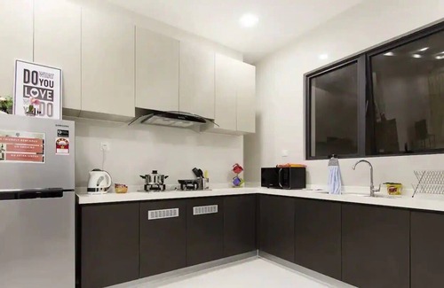 Central District Apartment | A Cozy & Airy 3BR Suite in Danga Bay FREE Parking