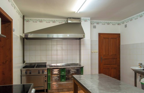 Rogatec Villa | A cozy and luxurious house with a pool beneath mount Donačka gora.