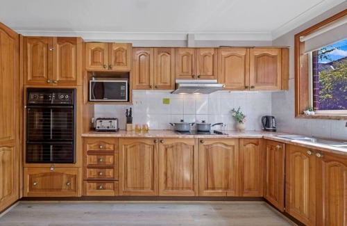 Eastwood Apartment | A cozy apartment located in the bustling community of Eastwood.