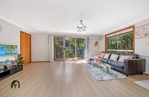 Eastwood Apartment | A cozy apartment located in the bustling community of Eastwood.