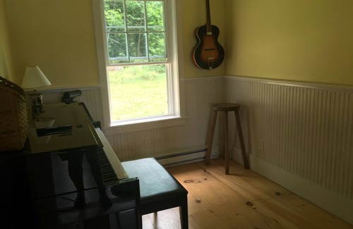 Surry House | A cozy cabin just 20 feet from the shore of Toddy Pond