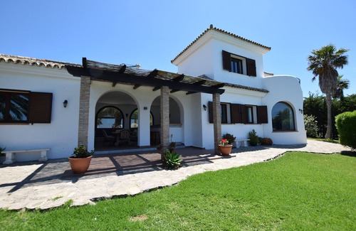 Atlanterra Ski Chalet | A cozy Chalet with great sea views, FREE WIFI