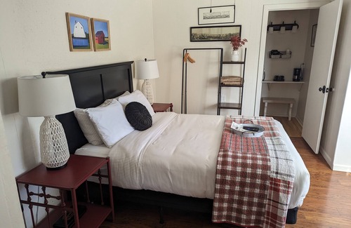 Fort Davis House | A cozy Inn nestled against Sleeping Lion Mountain in beautiful Ft Davis Tx.