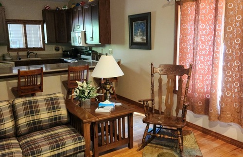 Rockville House | A Cozy, relaxing hideaway! 1/2 a mile from Billie Creek Covered Bridge.