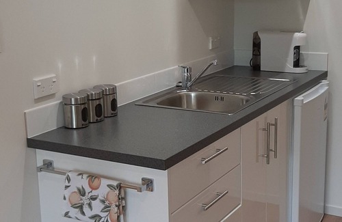 Te Awamutu Apartment | A cozy studio retreat near Te Awamutu.