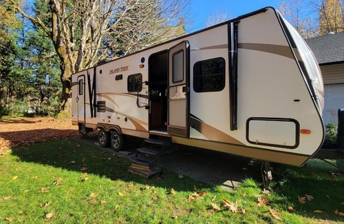 Port Alberni House | A cozy travel trailer on an acreage. Plenty of lakes, hiking and fishing near by