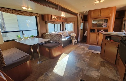 Port Alberni House | A cozy travel trailer on an acreage. Plenty of lakes, hiking and fishing near by