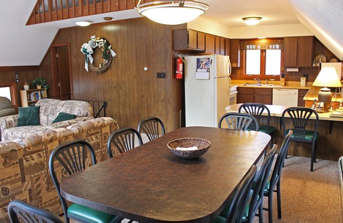 Bessemer House | A Cozy Vacation Home with a Sauna & Beautiful Nature View
