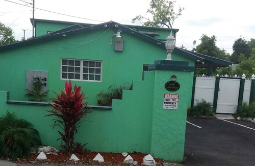 Downtown Nassau Apartment | A Cozy well equiped apartment