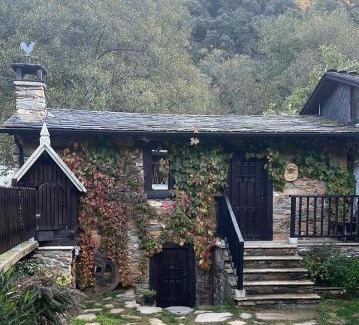 Vilamartin de Valdeorras House | A curuxa casa rural