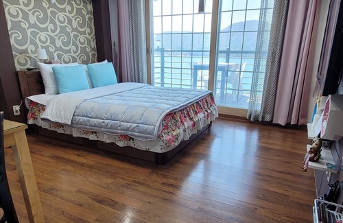Irun-myeon House | A day in Geoje Pension