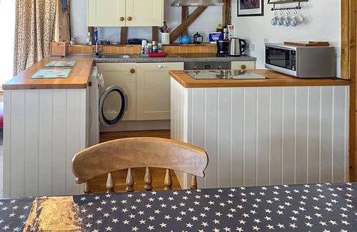 Plaistow Cottage | A delightful one-bedroom holiday home in the village of Plaistow, West Sussex.