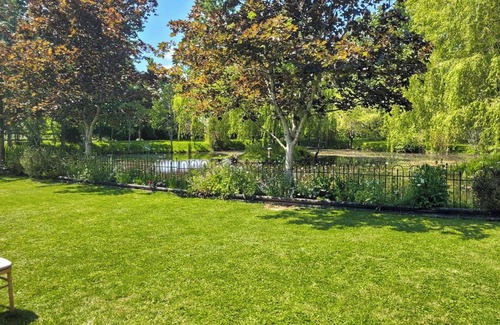 Plaistow Cottage | A delightful one-bedroom holiday home in the village of Plaistow, West Sussex.